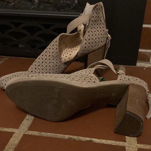 Faux suede heels - Picture 3 of 3